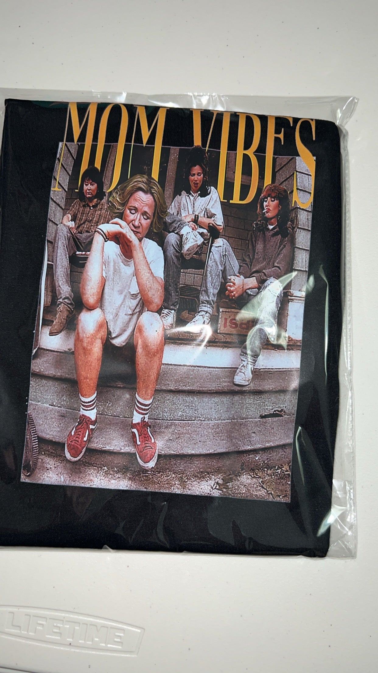 MOM VIBES  - Short Sleeve T-Shirt